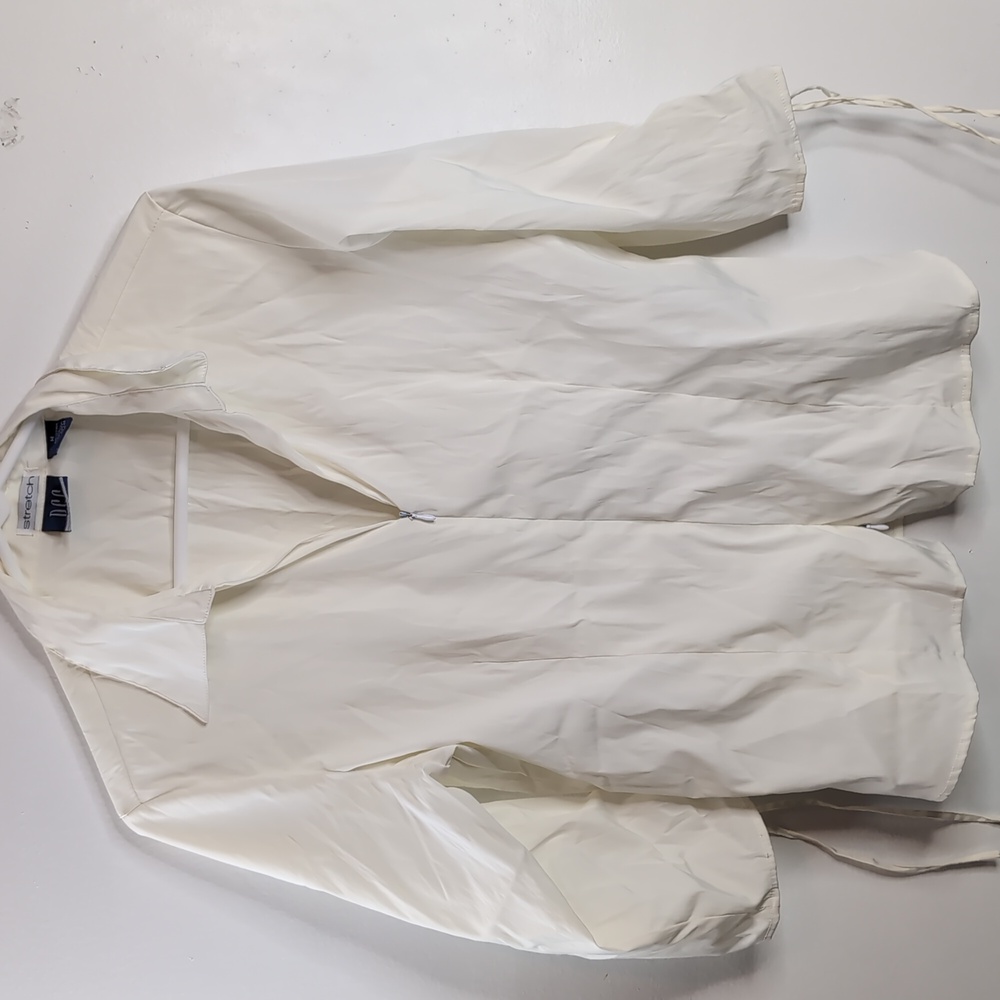 DCC Missy Stretch Medium Off White Zippered 3 quarter Shirt